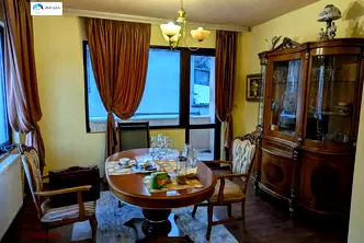 Етаж от къща във Велико Търново, Асенов