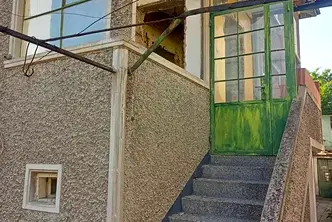 Етаж от къща в Шумен, Басейна