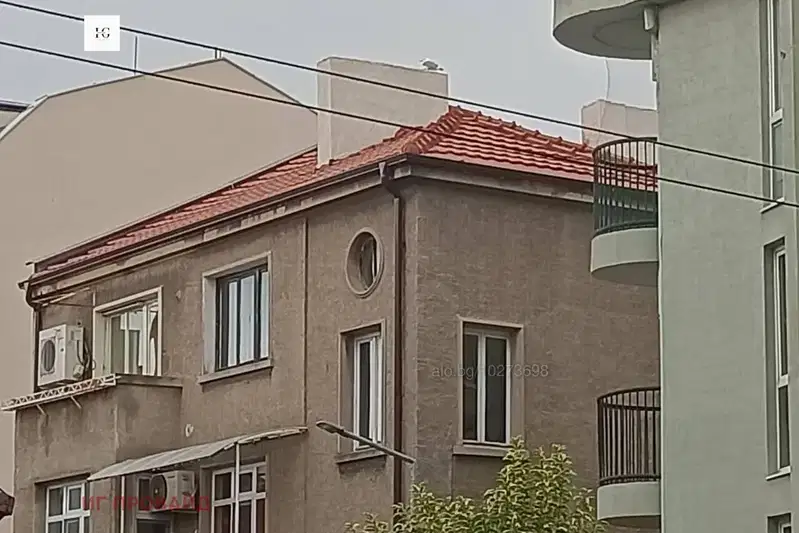 Floor of House in Burgas, Centyr