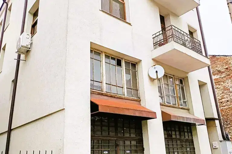 Етаж от къща в София, Център