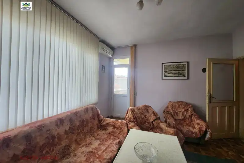 Floor of House in Pazardjik, Centyr