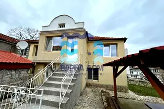 Етаж от къща във Варна, Виница