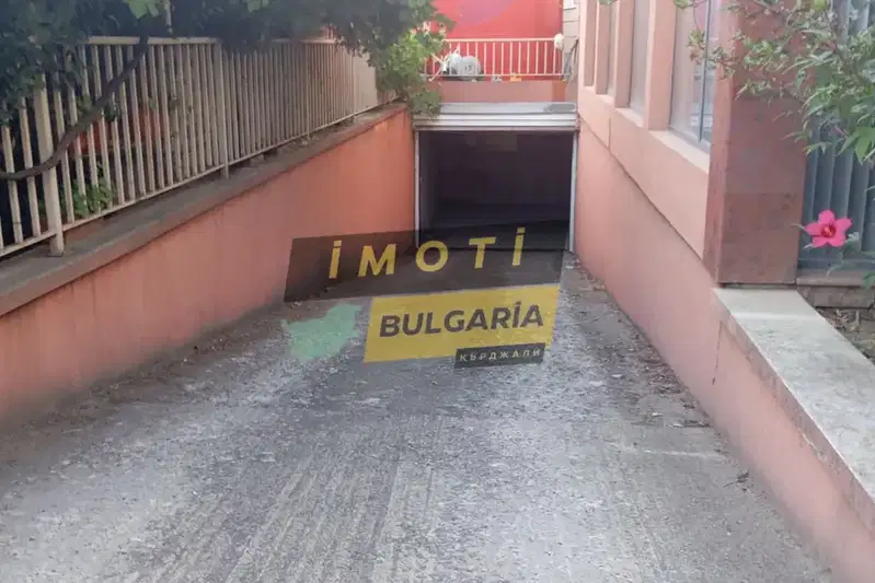 Garage/Parking in Kyrdjali, Centyr