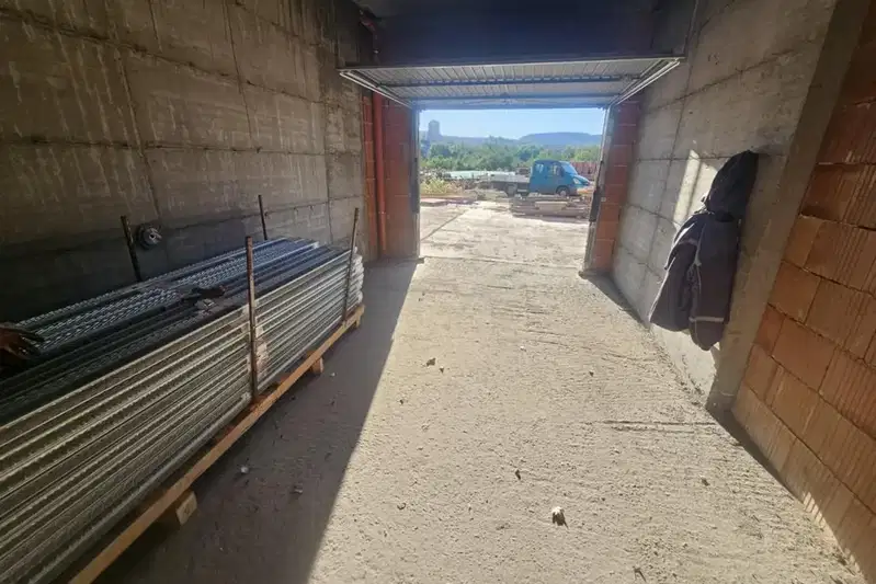 Garage in Kyrdjali, Centyr