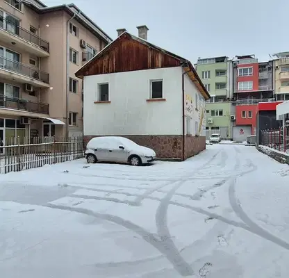 Снимка 5 — Двуетажна къща с двор в центъра на Габрово