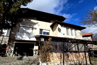Къща в Перник, Център
