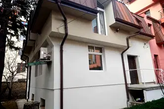Къща в Перник, Център