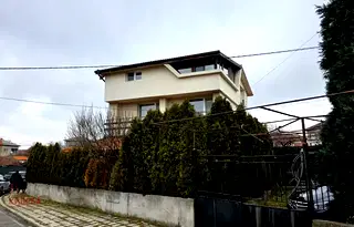 Къща в Перник, Църква