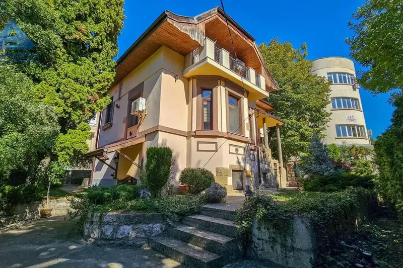 House in Pleven, Idealen Centyr