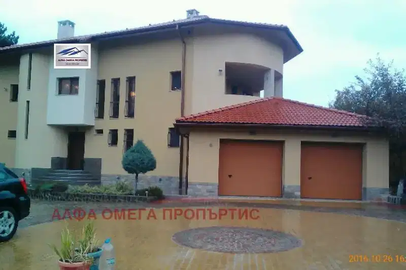 Две къщи с двор в м-т Долна Трака, Варна