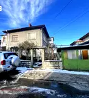 Къща в Ловеч, Младост