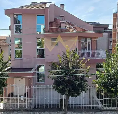 Снимка 2 — Просторна къща с 9 спални и басейн в Сарафово, Бургас