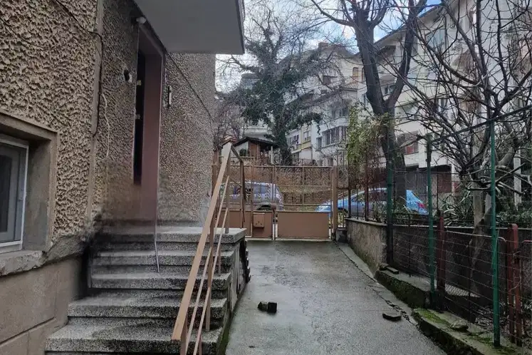 Къща в Плевен, Широк център