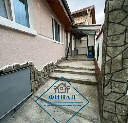 Снимка 2 — Къща в Шумен, Топхане