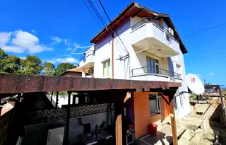 Къща в Бургас, Обзор