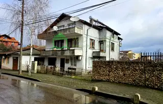 Къща в Бургас, Обзор