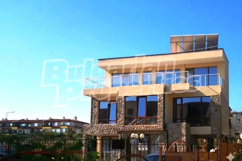 Solid 4-Storey House with Yard in Sozopol