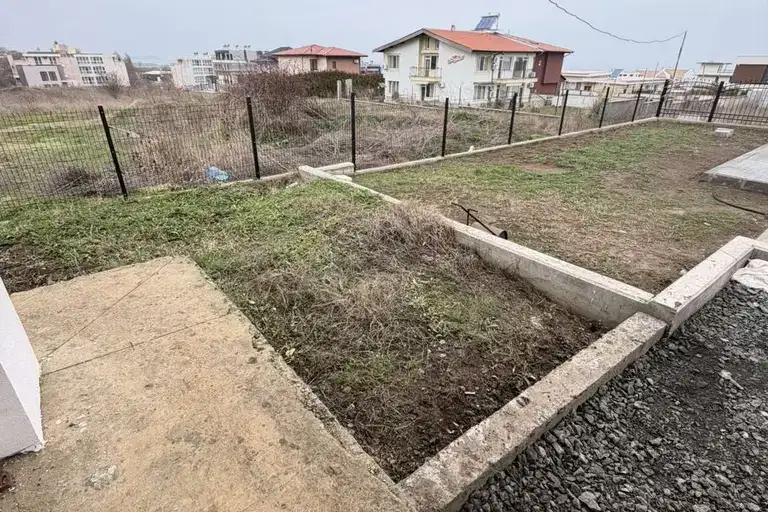 Къща в Бургас, с. Лозенец