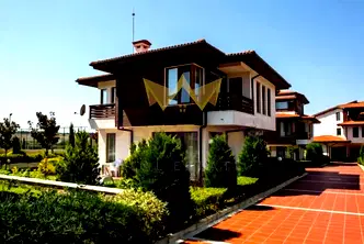 Къща в Бургас, с. Лозенец