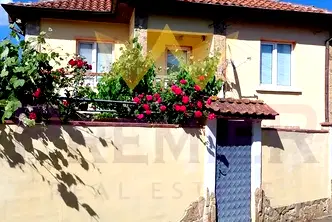 Къща в Бургас, с. Момина църква