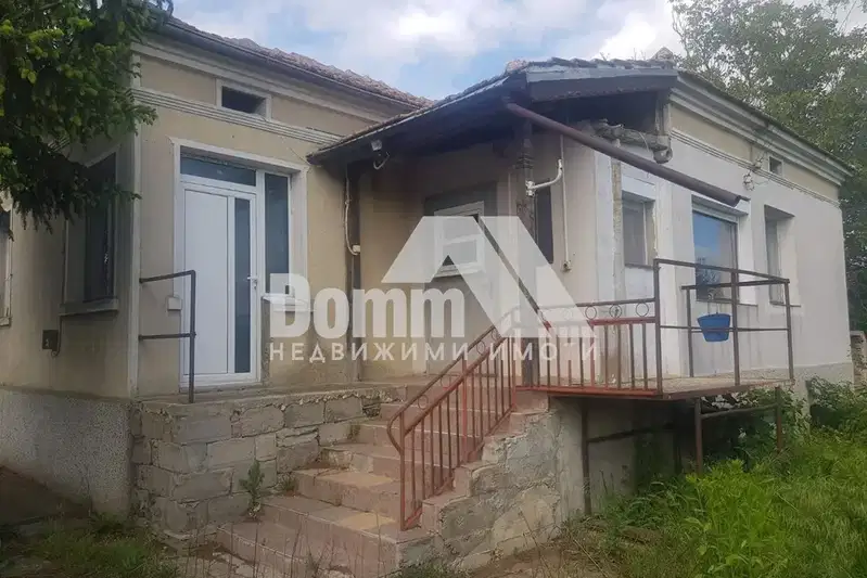 Къща с 4 стаи и голям двор в с. Славеево, обл. Добрич