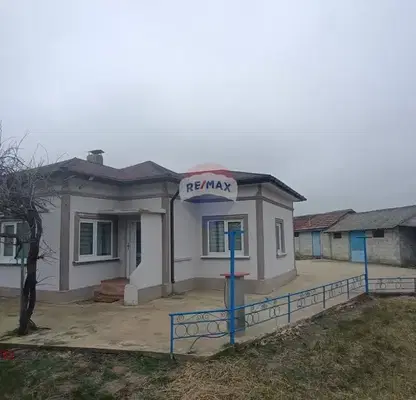 Снимка 2 — Къща в Добрич, с. Соколово