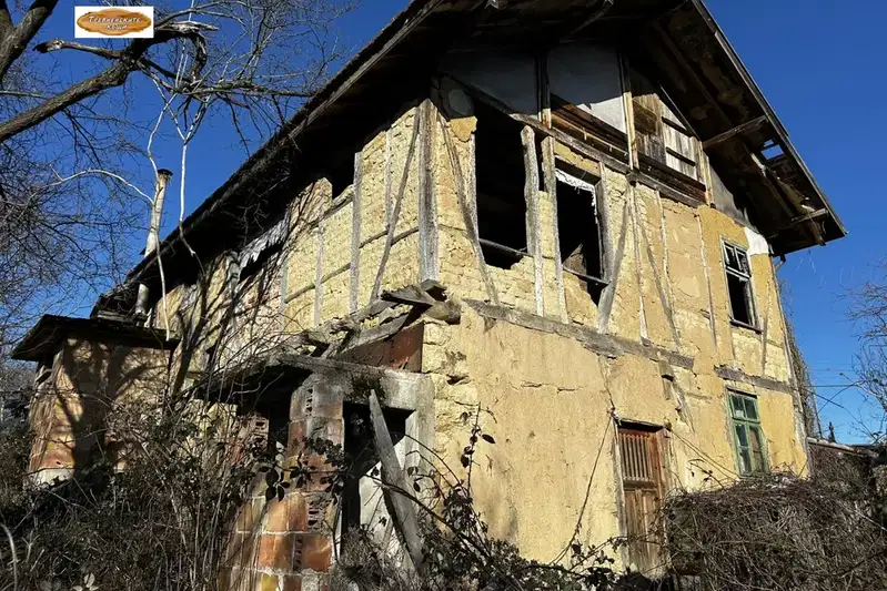 Двуетажна къща с панорамна гледка в Трявна