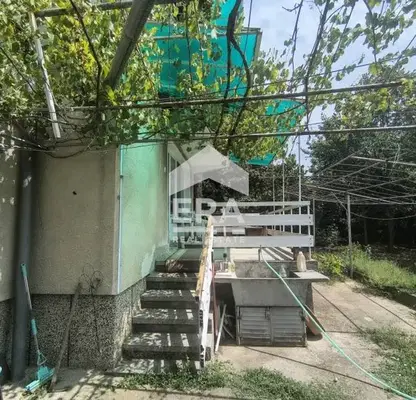 Снимка 2 — Масивна къща с 4 спални и двор в с. Соколово, област Габрово