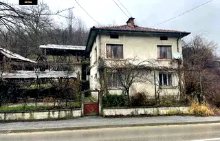 Къща в Ловеч, Троян