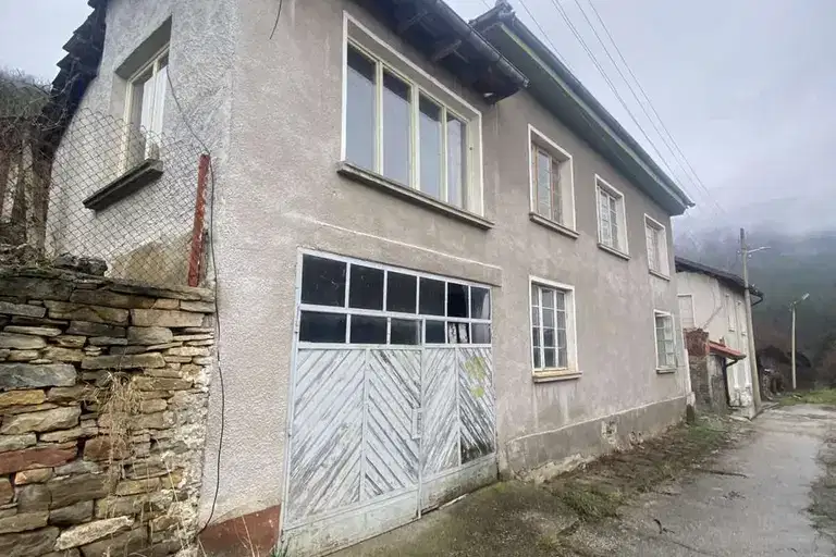 House in Oblast Lovech, Troyan
