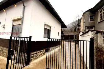 Къща в Ловеч, Троян