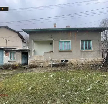 Снимка 2 — Къща в Ловеч, с. Добродан