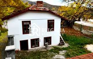 Къща в Перник, Земен