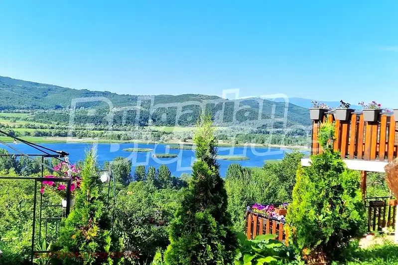 Къща в Перник, с. Байкалско
