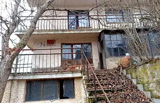 Къща в Перник, с. Пещера