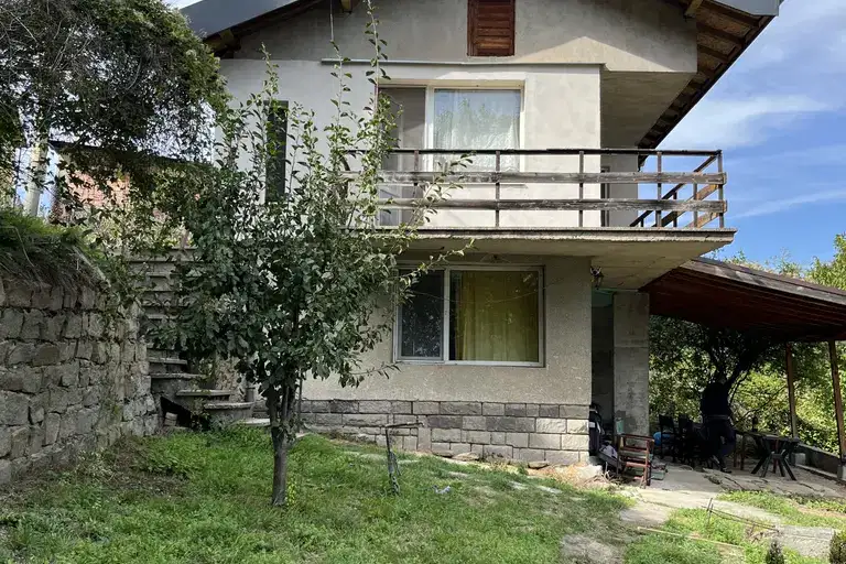 House in Oblast Pernik, Rudarci