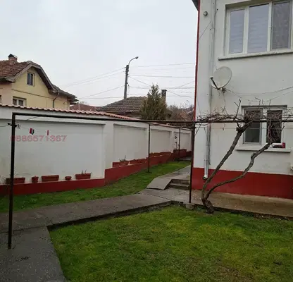 Снимка 4 — Двуетажна къща с три гаража в с. Буковлък, област Плевен