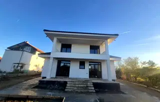 Къща в Плевен, с. Гривица