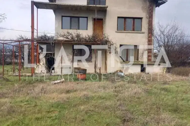 House in Oblast Plovdiv, Voisil