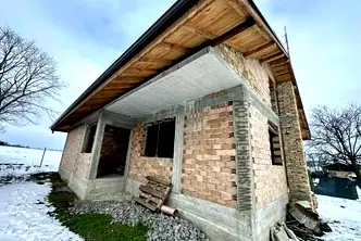 Къща в Шумен, с. Дибич