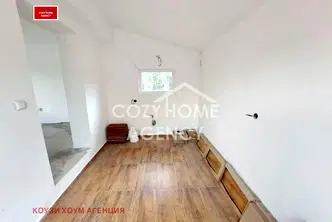 Къща в София, Божурище