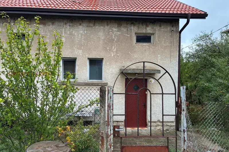 House in област София, Godech
