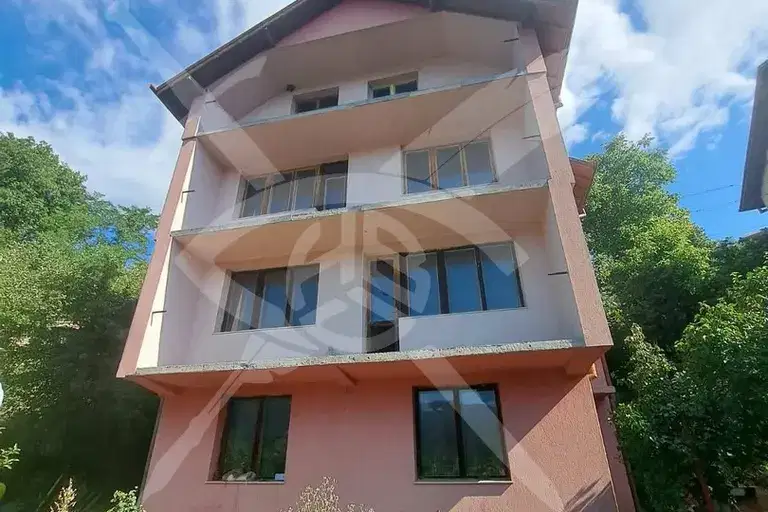 House in област София, Svoge