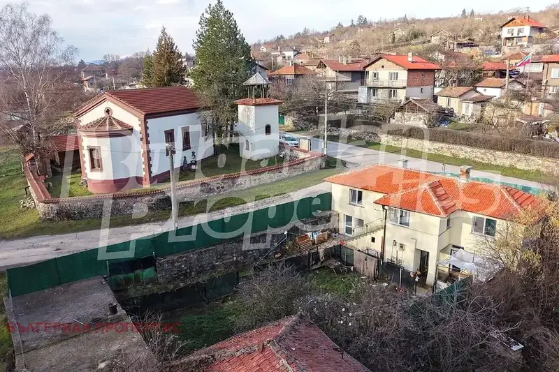 House in област София, Eleshnica