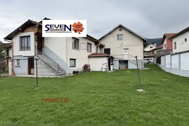 House in област София, Govedarci