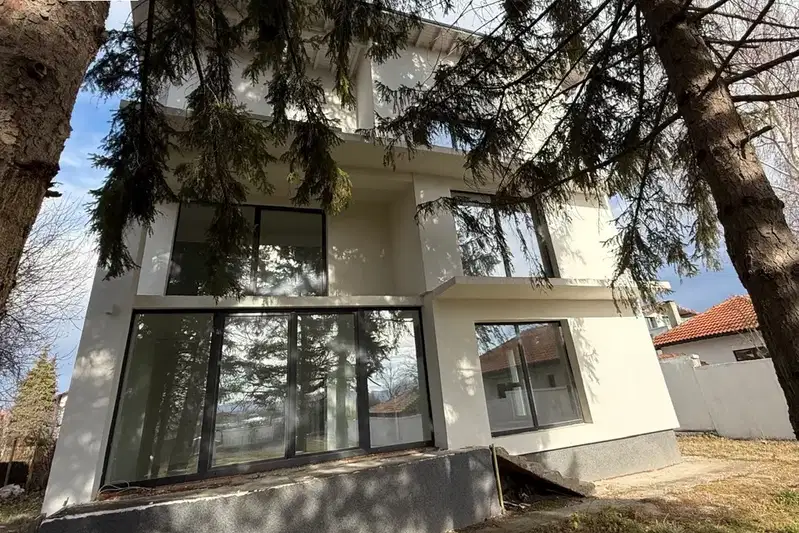 House in област София, Prolesha