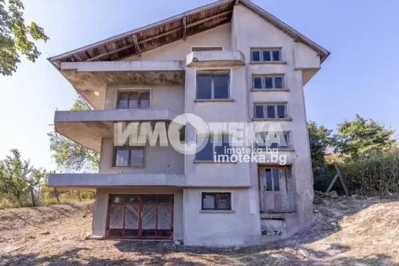 Къща във Варна, Бяла