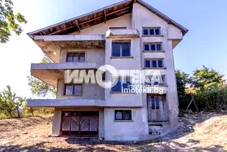 Къща във Варна, Бяла