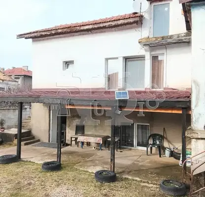 Снимка 2 — Къща с 3 стаи в центъра на Провадия с двор 420 кв.м