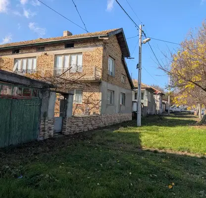 Photo 2 — House with two residential buildings in Valchi Dol, Varna